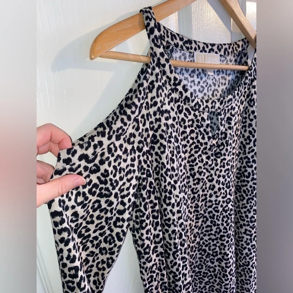 Michael Kors Leopard Print Cold Shoulder Long Sleeve Top Women’s Size L Shirt - Picture 3 of 7